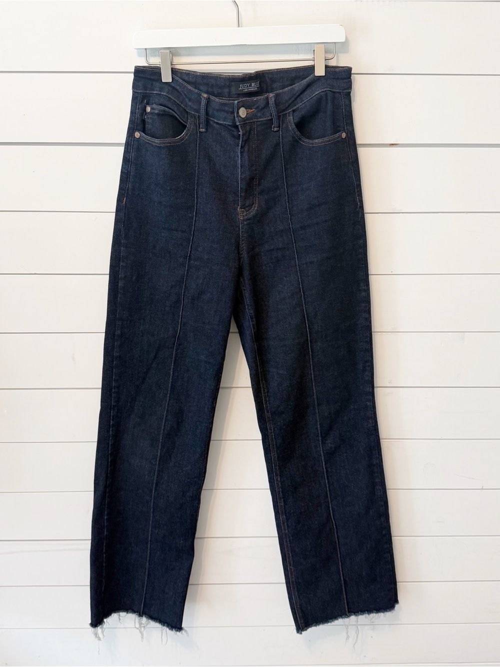 Judy Blue | Women’s dark wash straight-leg jeans w/front seam and raw hem 11/30